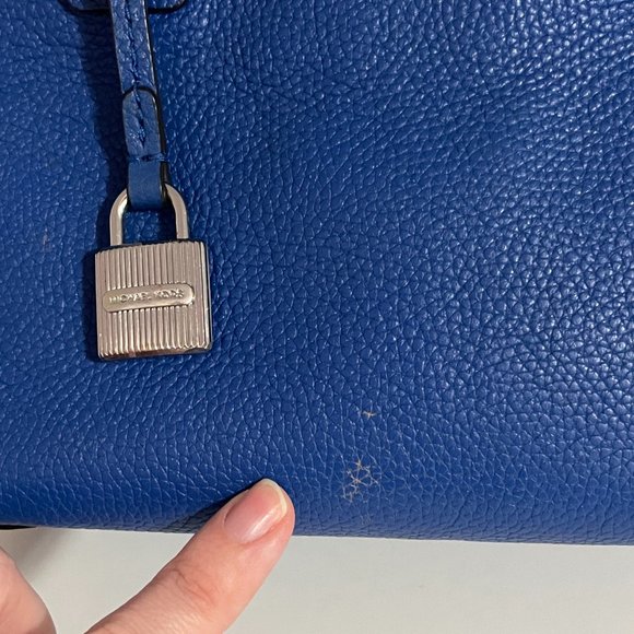 MICHAEL KORS Mercer Electric Blue Pebbled Leather Medium Messenger Bag & Wallet - Picture 4 of 15